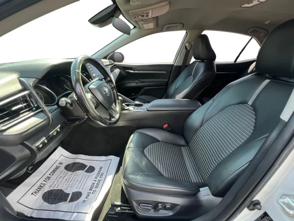 Toyota Camry photo 10