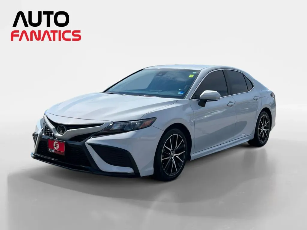 2022 Toyota Camry SE Sedan 4D