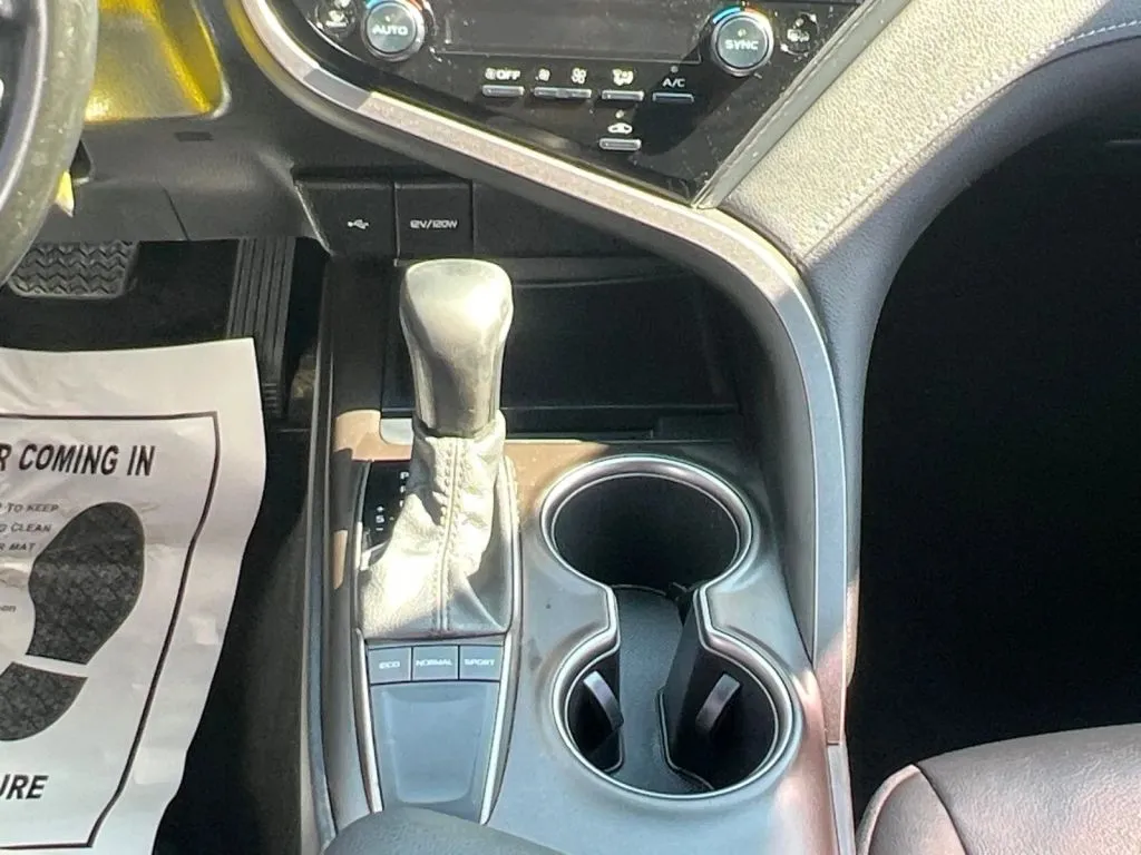 Toyota Camry photo 12