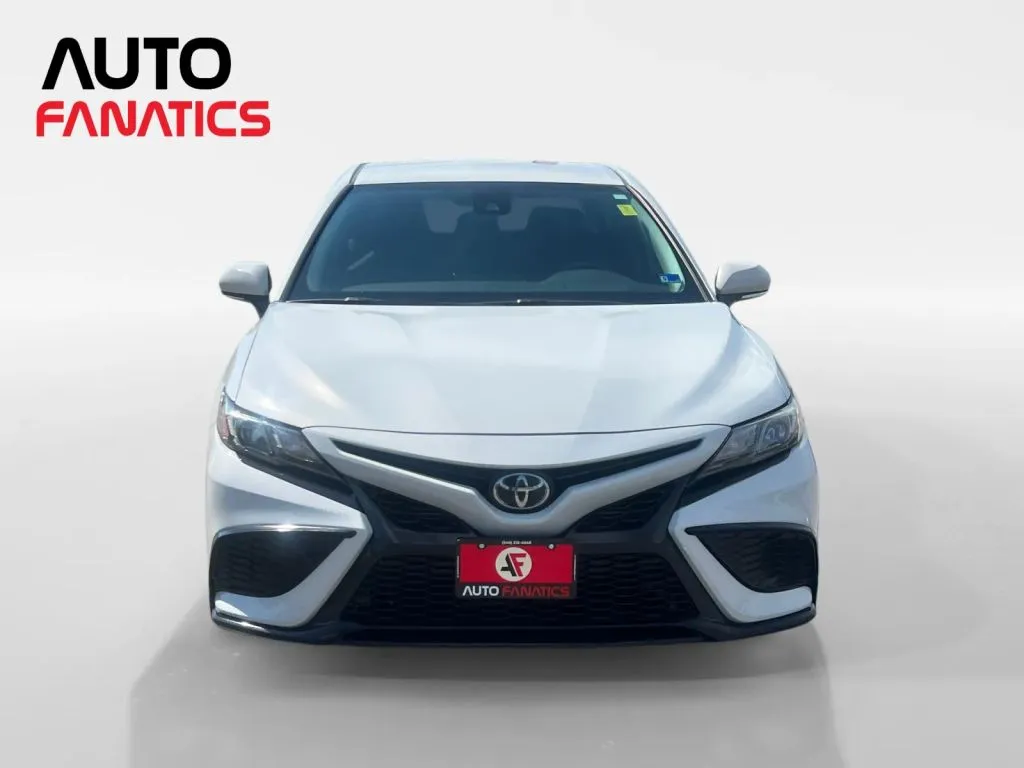 Toyota Camry photo 9