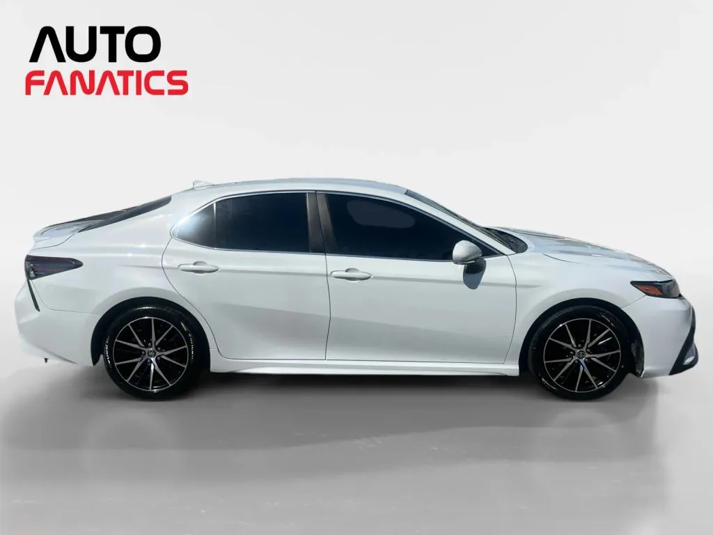 Toyota Camry photo 7