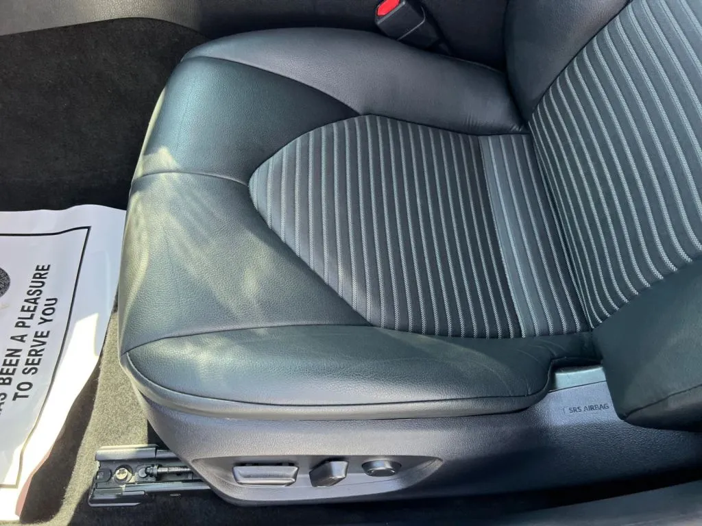 Toyota Camry photo 23