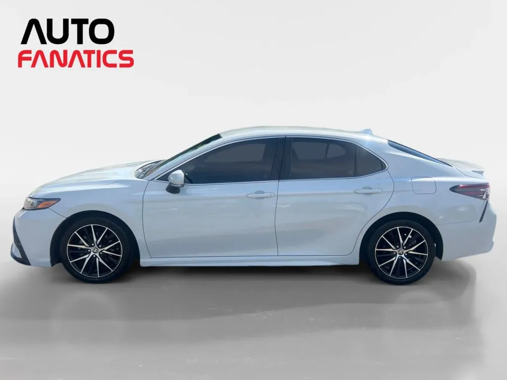Toyota Camry photo 2