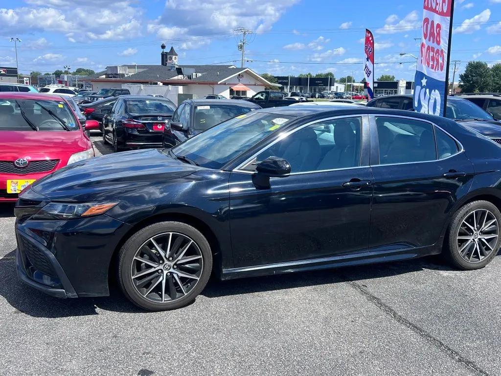 2021 Toyota Camry SE Sedan 4D