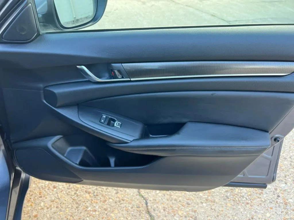 Honda Accord photo 16