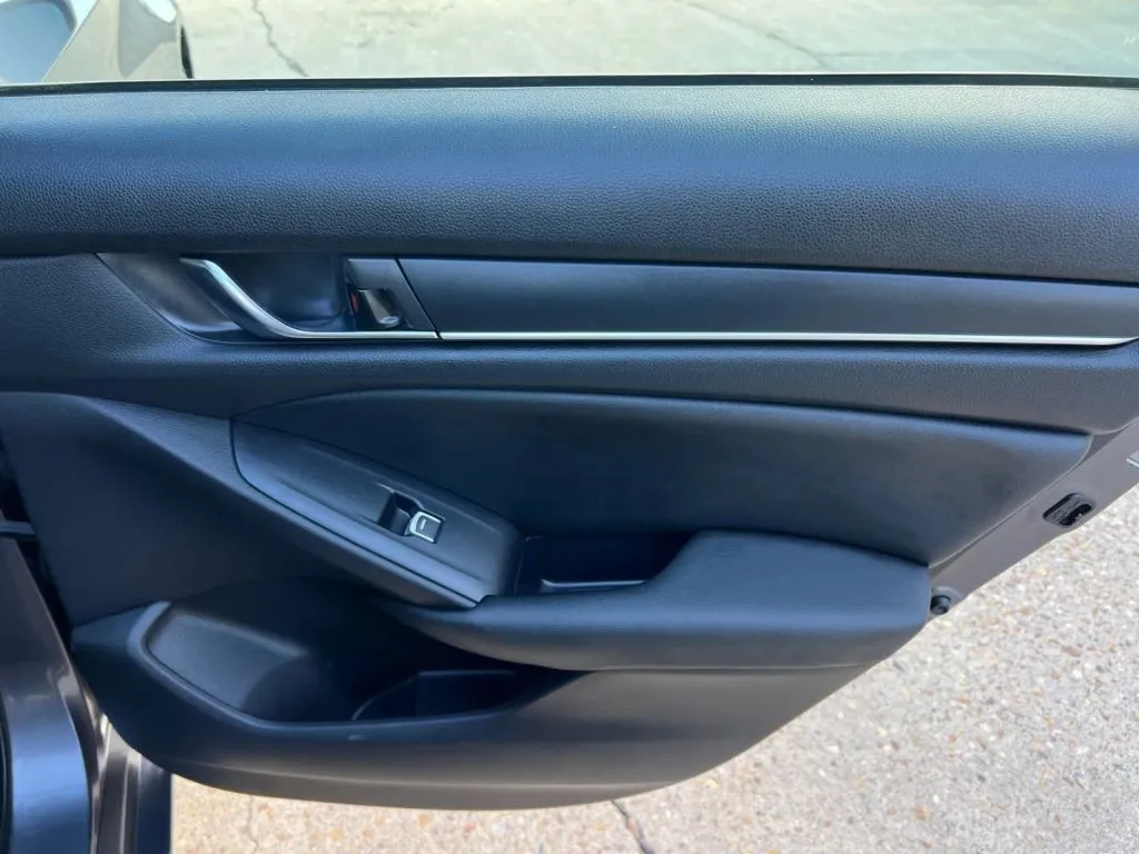 Honda Accord photo 19