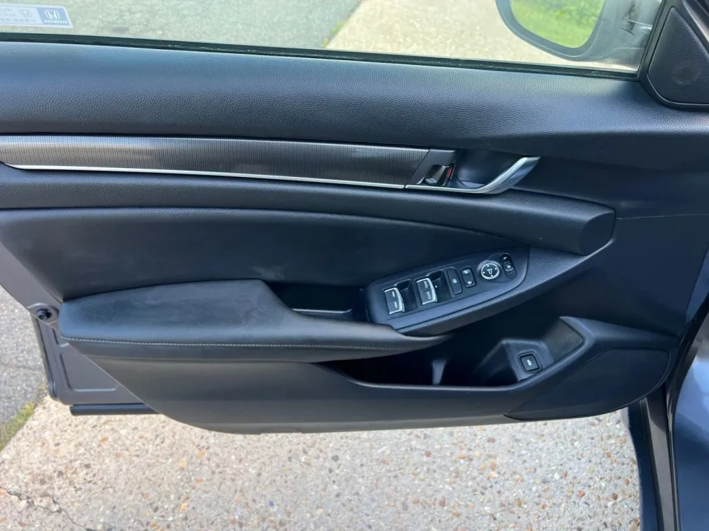 Honda Accord photo 22
