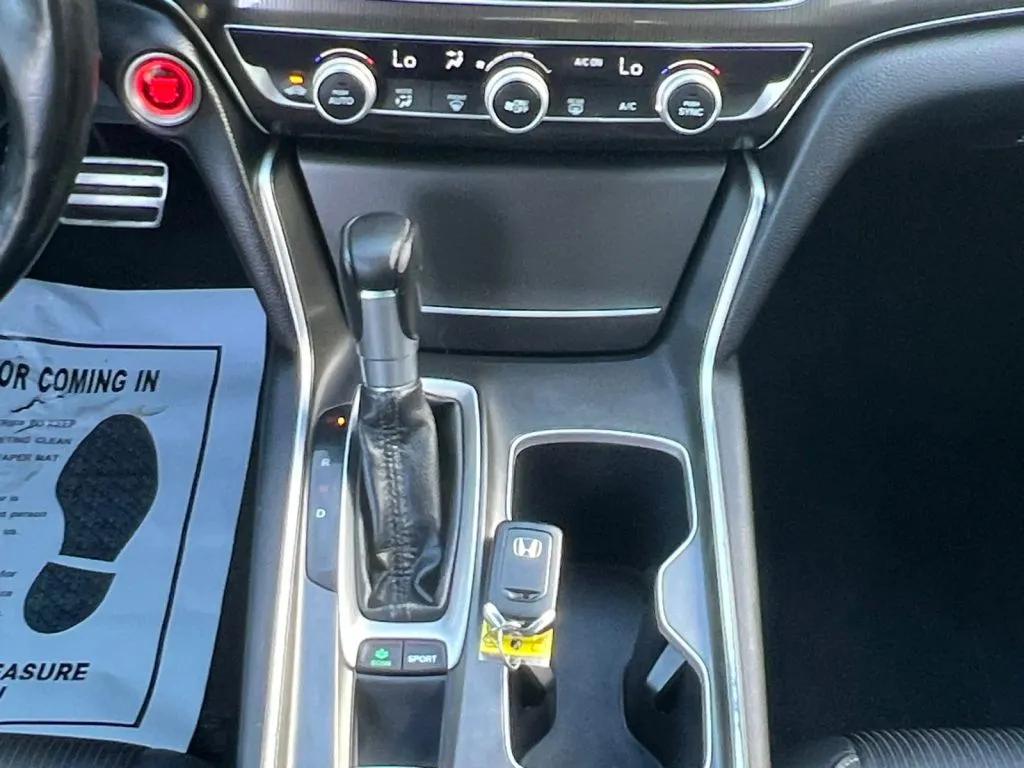 Honda Accord photo 12