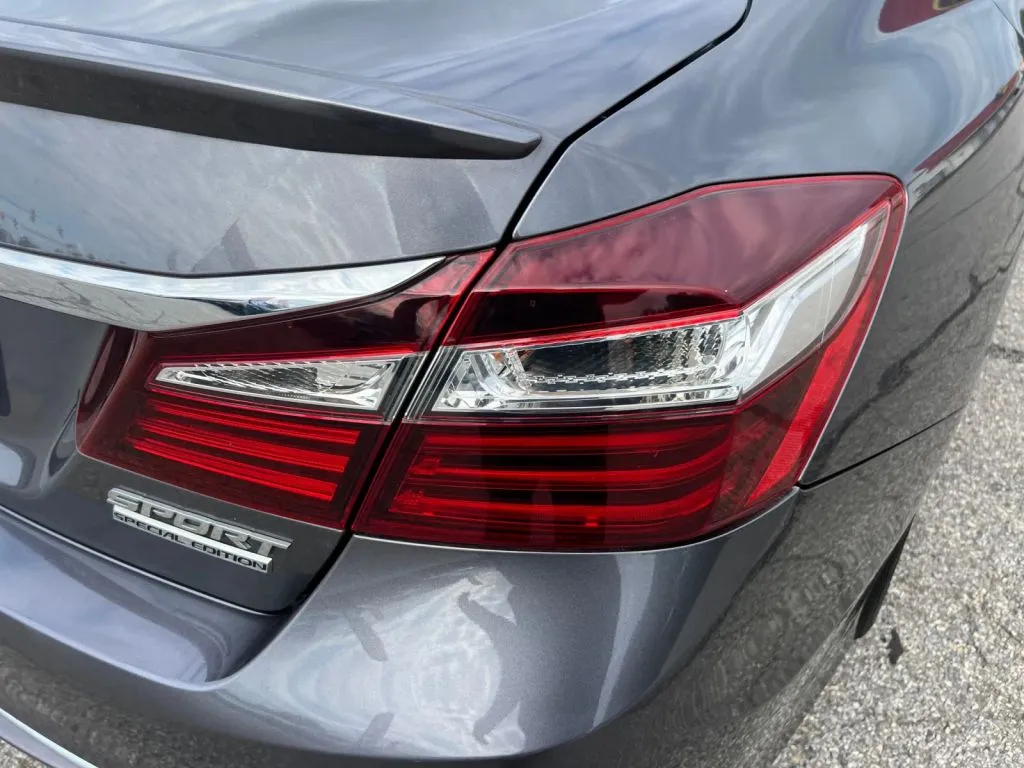 Honda Accord photo 35