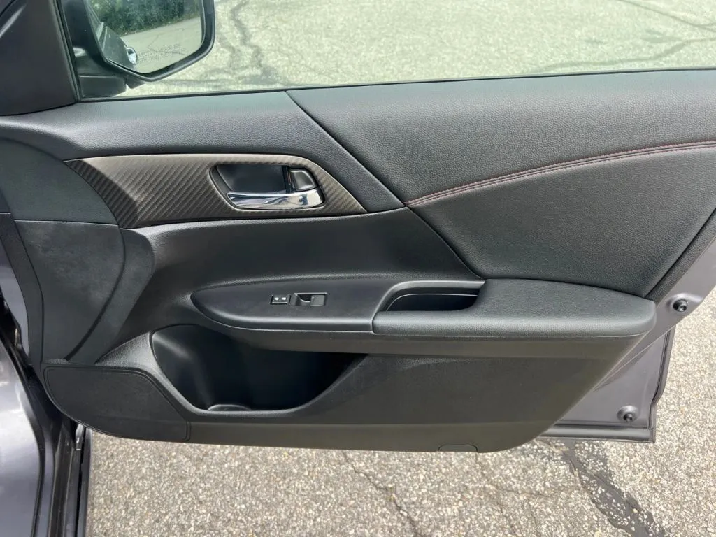 Honda Accord photo 18
