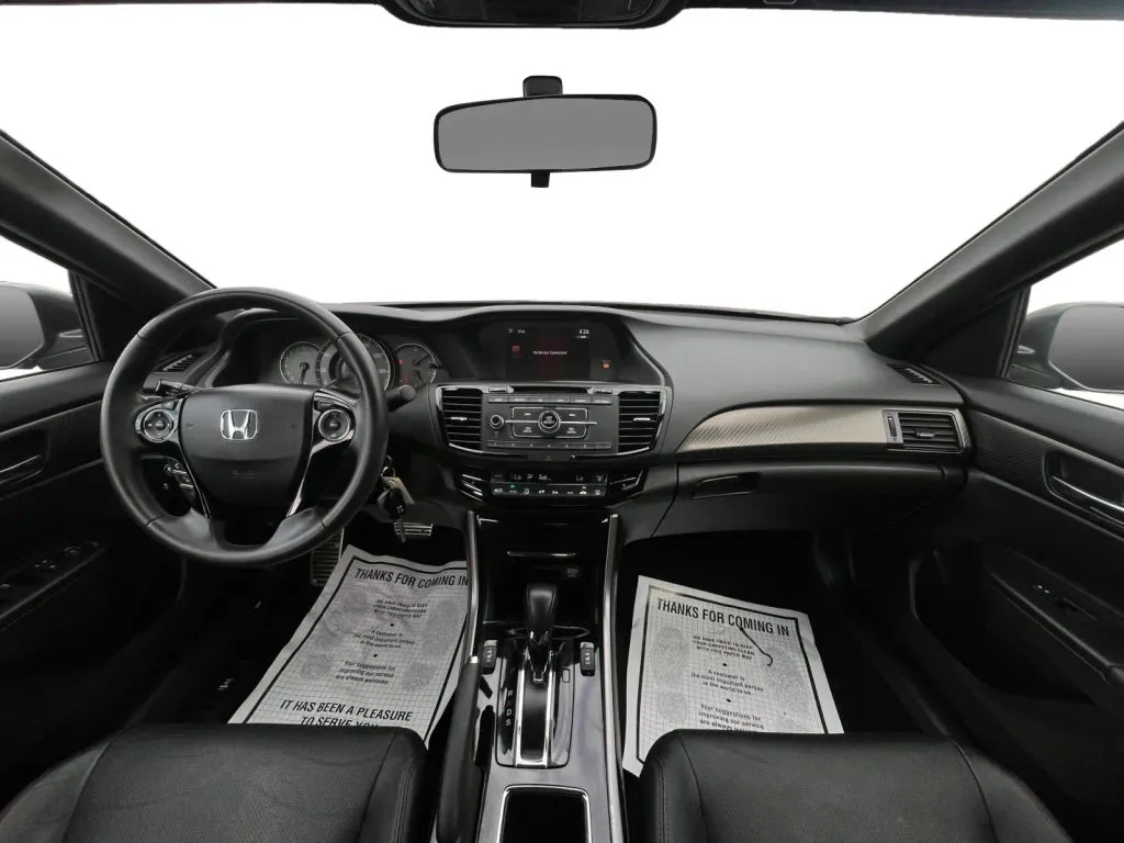 Honda Accord photo 11