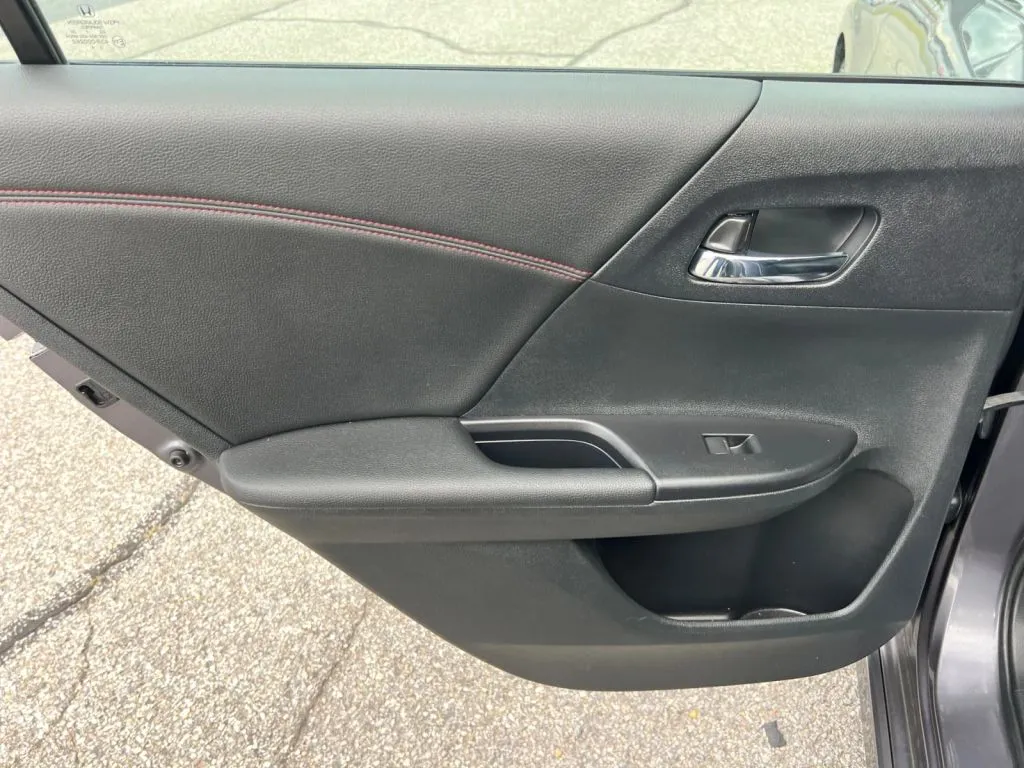 Honda Accord photo 24