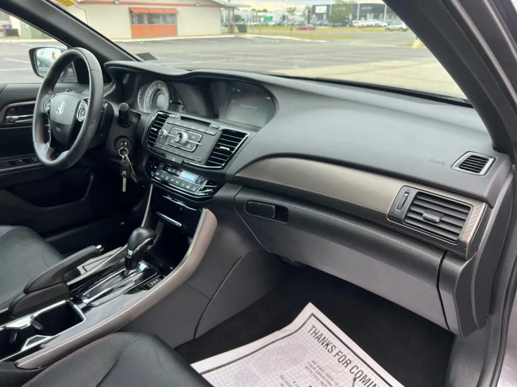 Honda Accord photo 17