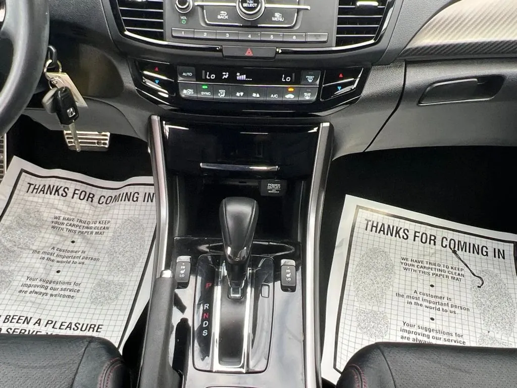 Honda Accord photo 12