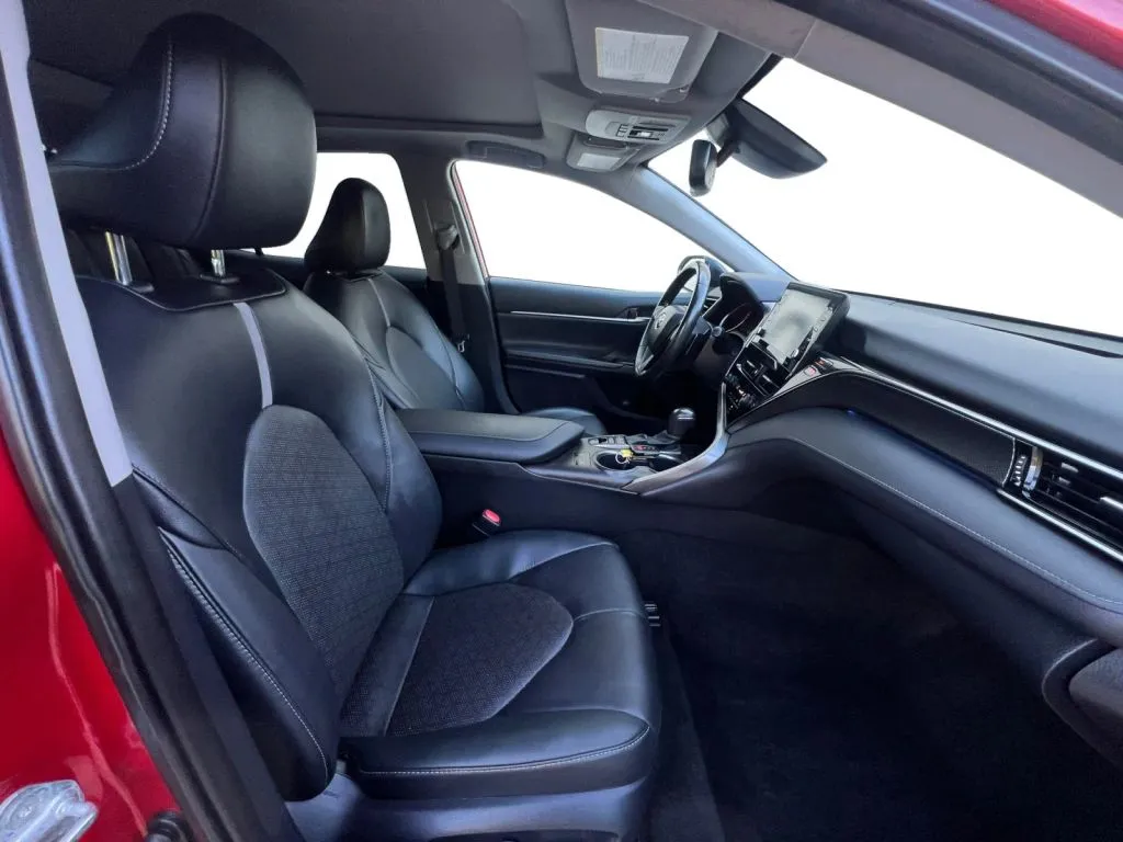 Toyota Camry photo 14