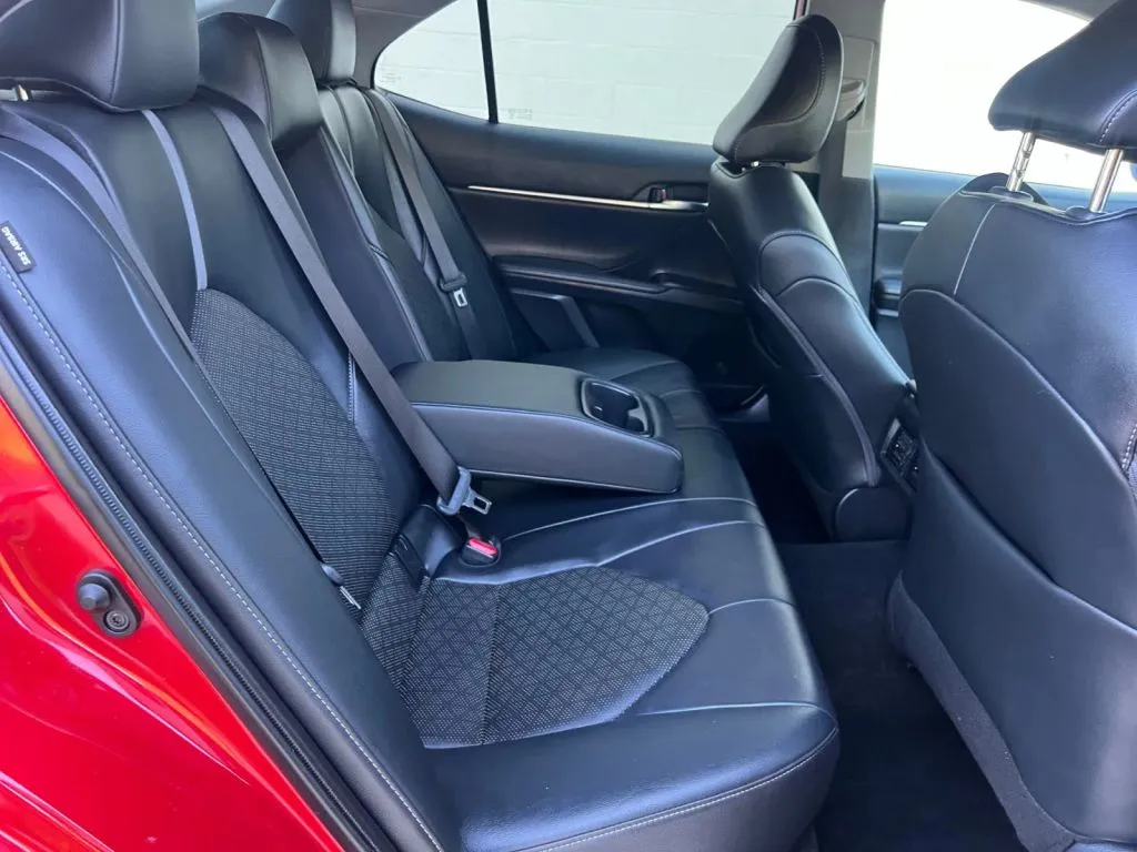 Toyota Camry photo 18
