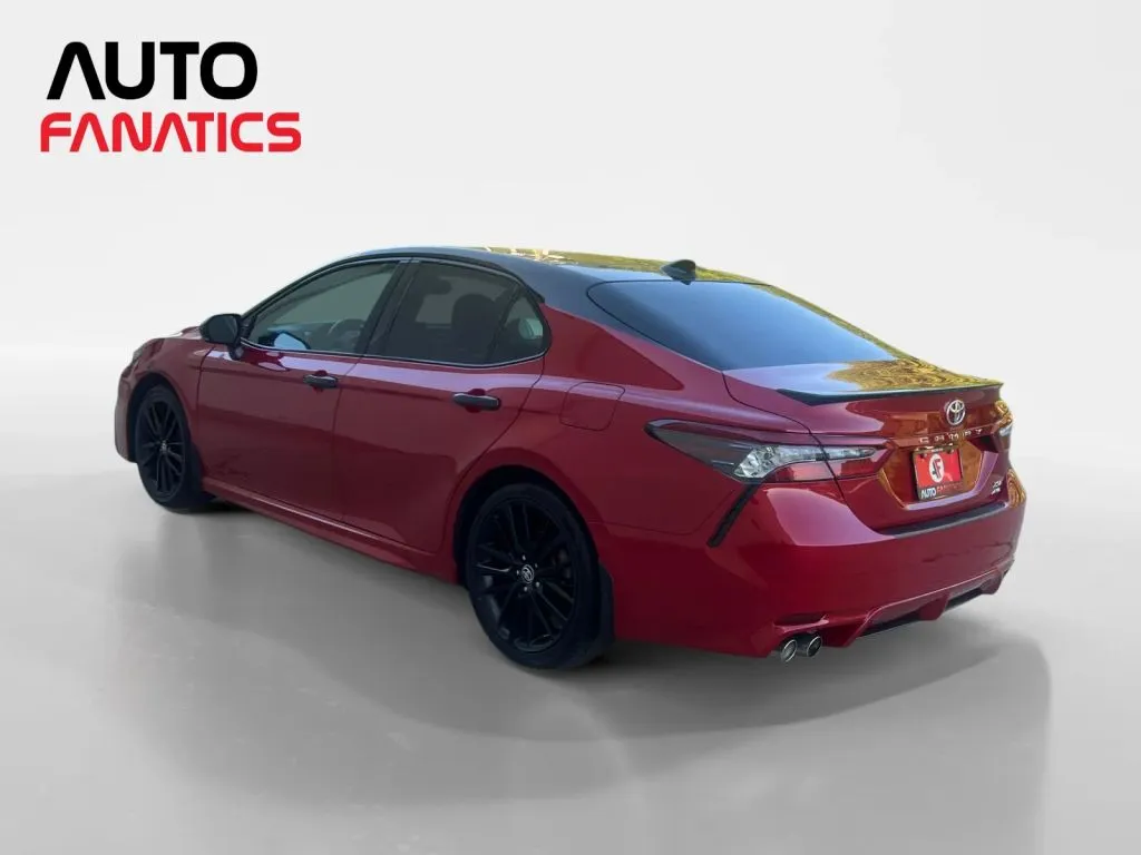 Toyota Camry photo 2
