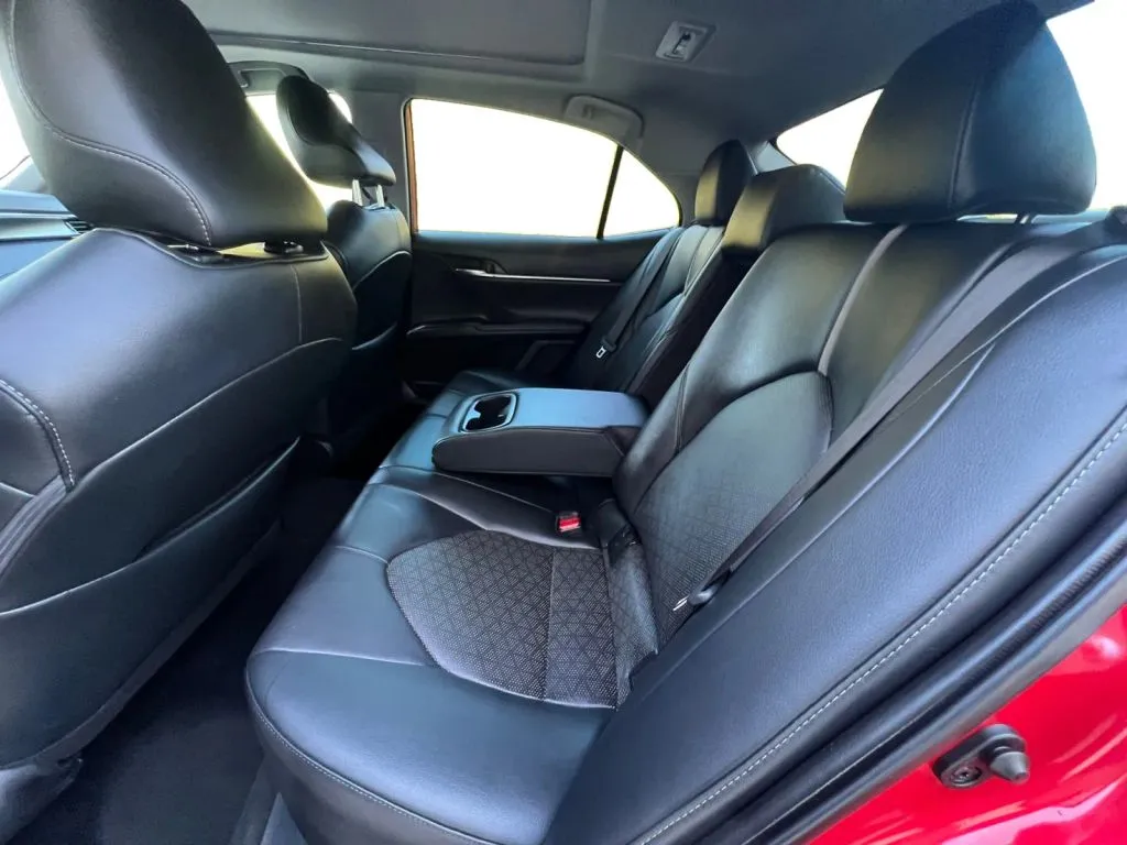 Toyota Camry photo 13