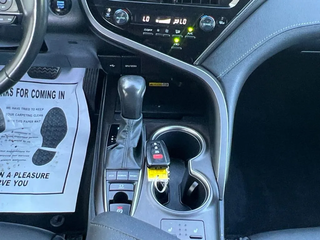 Toyota Camry photo 11