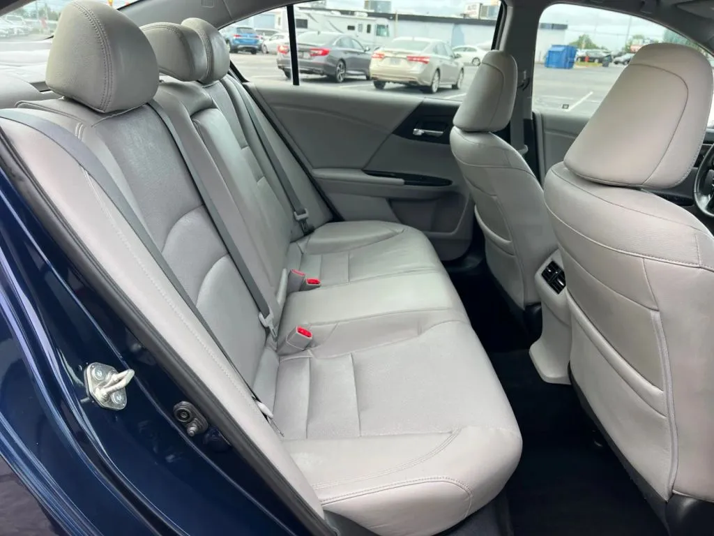 Honda Accord photo 19