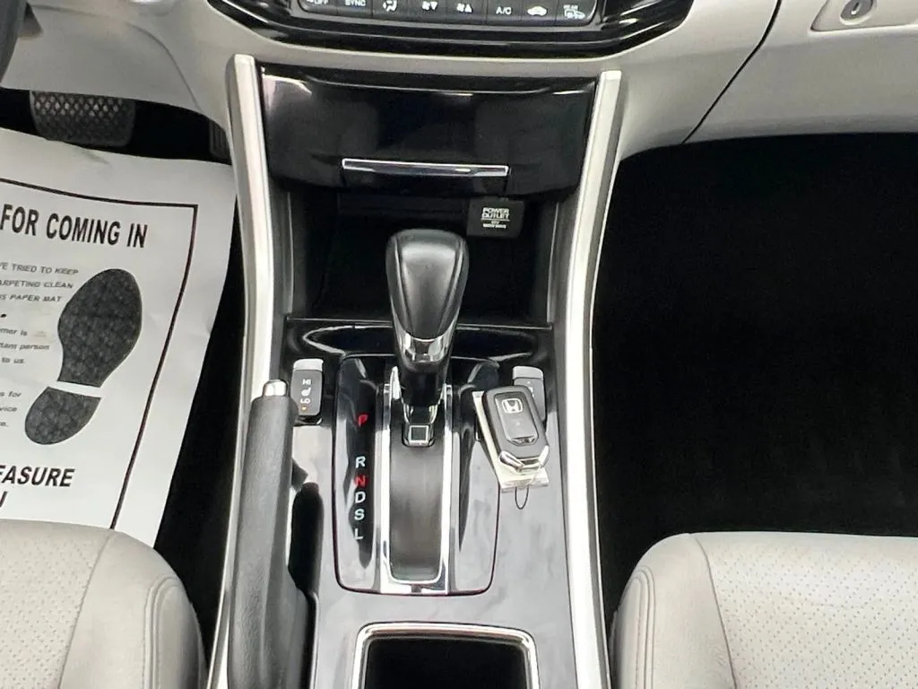Honda Accord photo 12