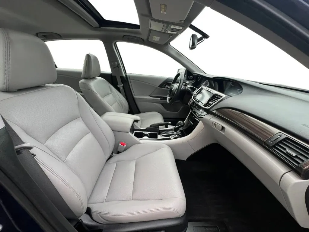 Honda Accord photo 15