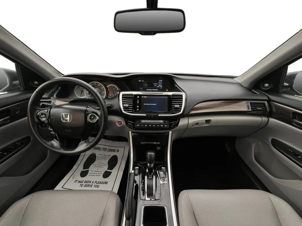 Honda Accord photo 11