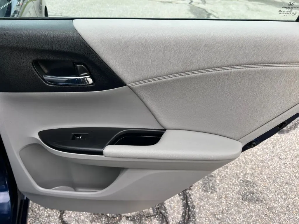 Honda Accord photo 21