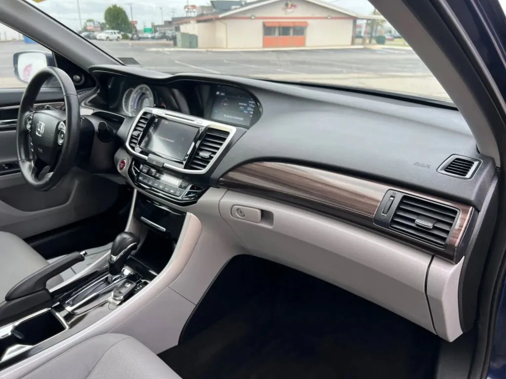 Honda Accord photo 16