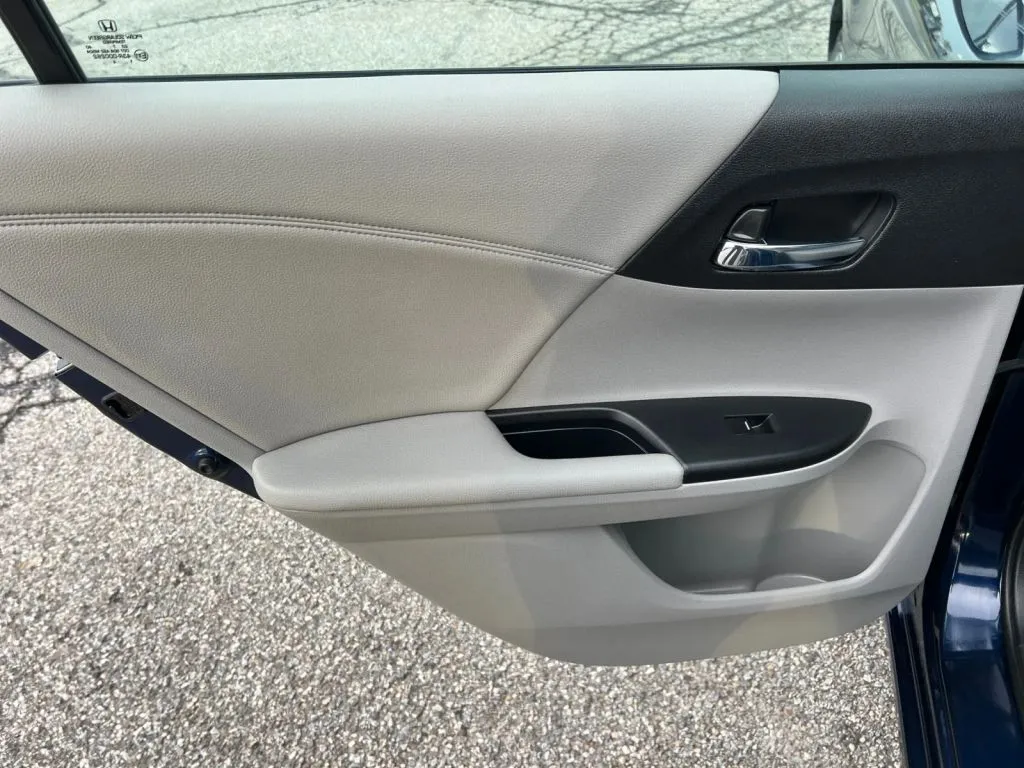 Honda Accord photo 24