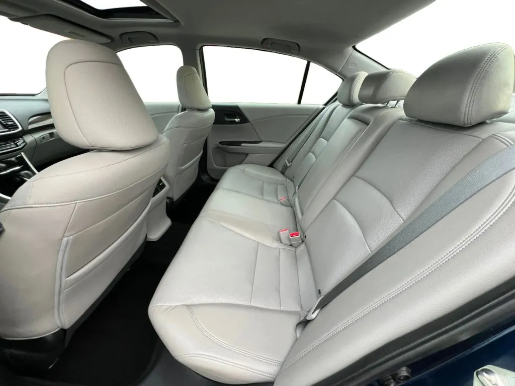 Honda Accord photo 14