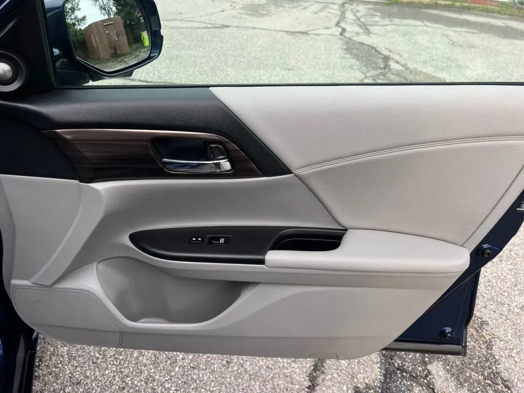 Honda Accord photo 18