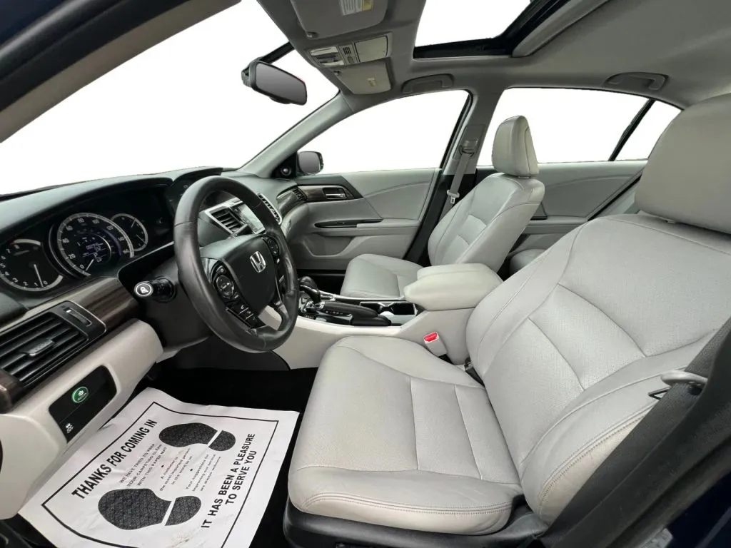 Honda Accord photo 10
