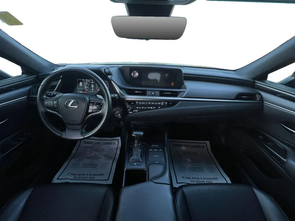 Lexus ES photo 11