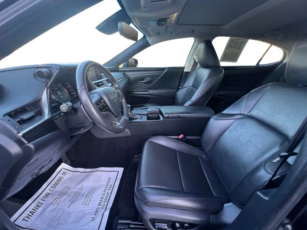 Lexus ES photo 10