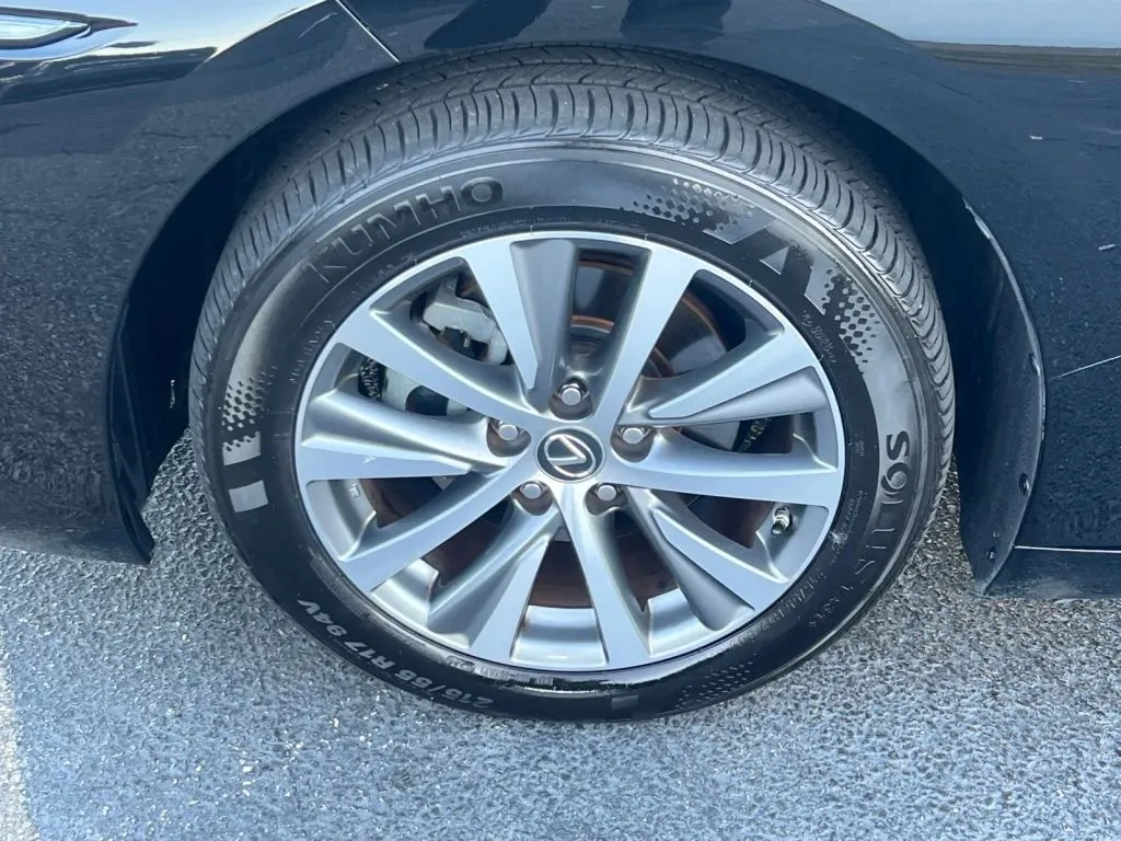 Lexus ES photo 30