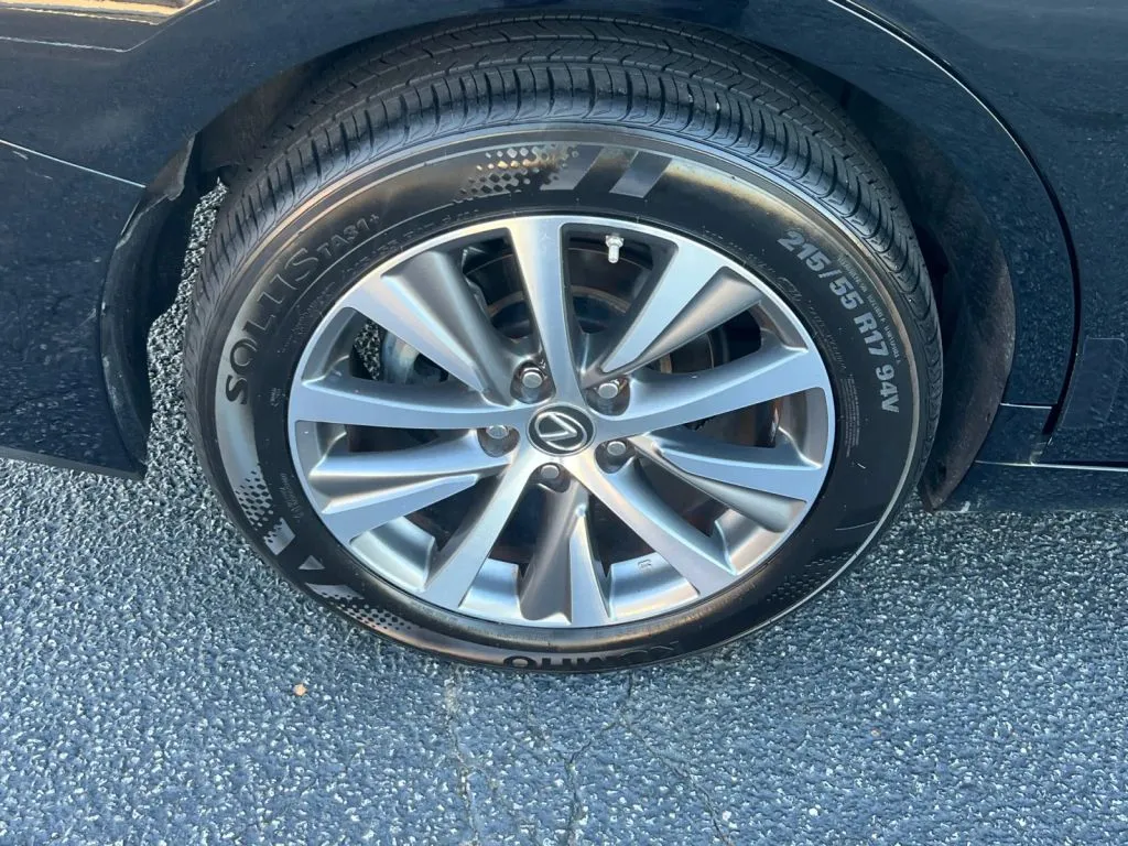 Lexus ES photo 36
