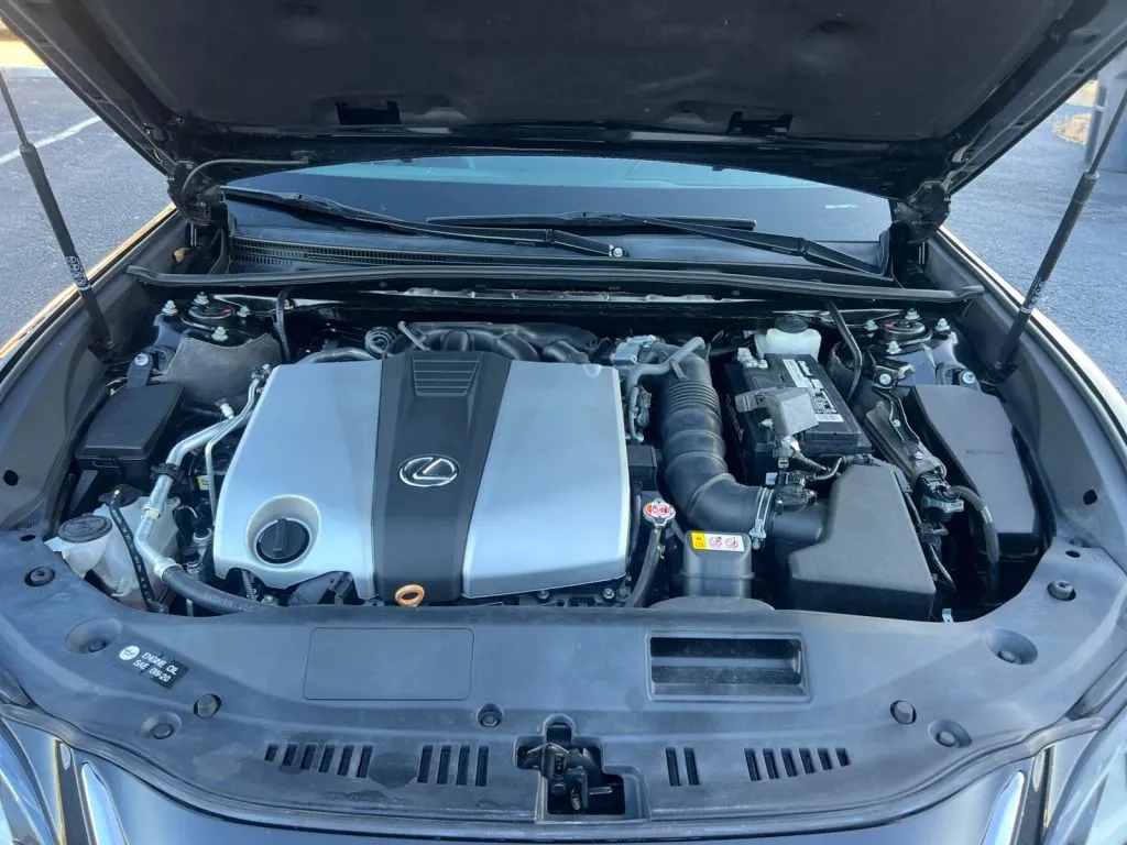 Lexus ES photo 31