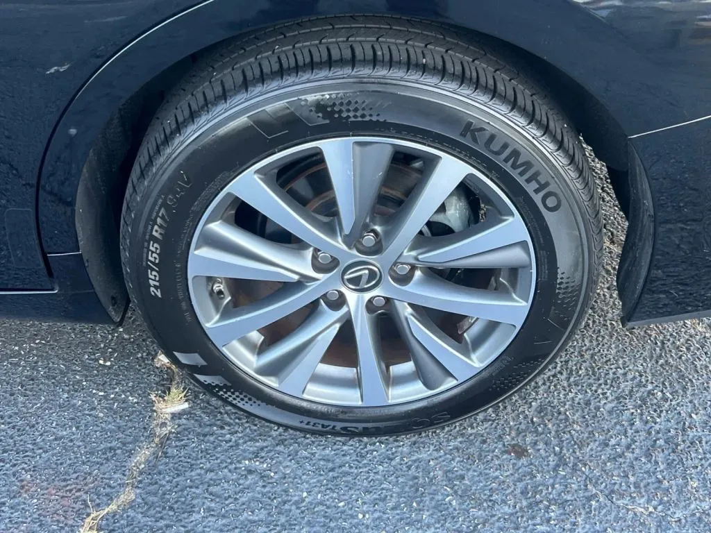 Lexus ES photo 39
