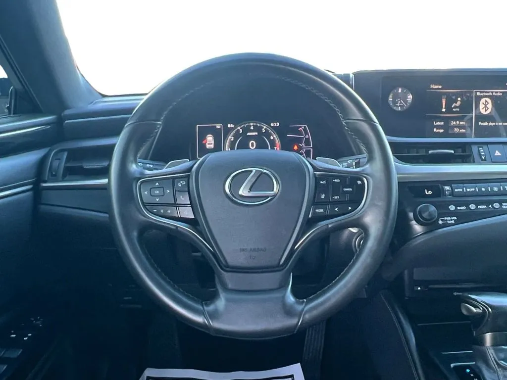 Lexus ES photo 13