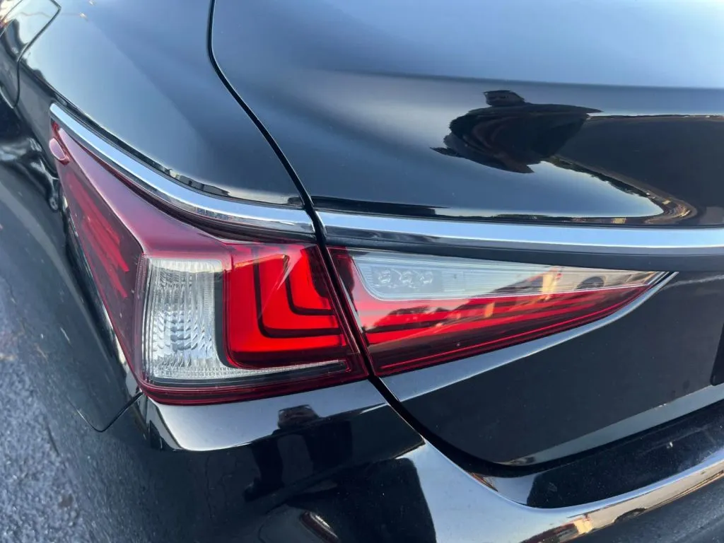 Lexus ES photo 38