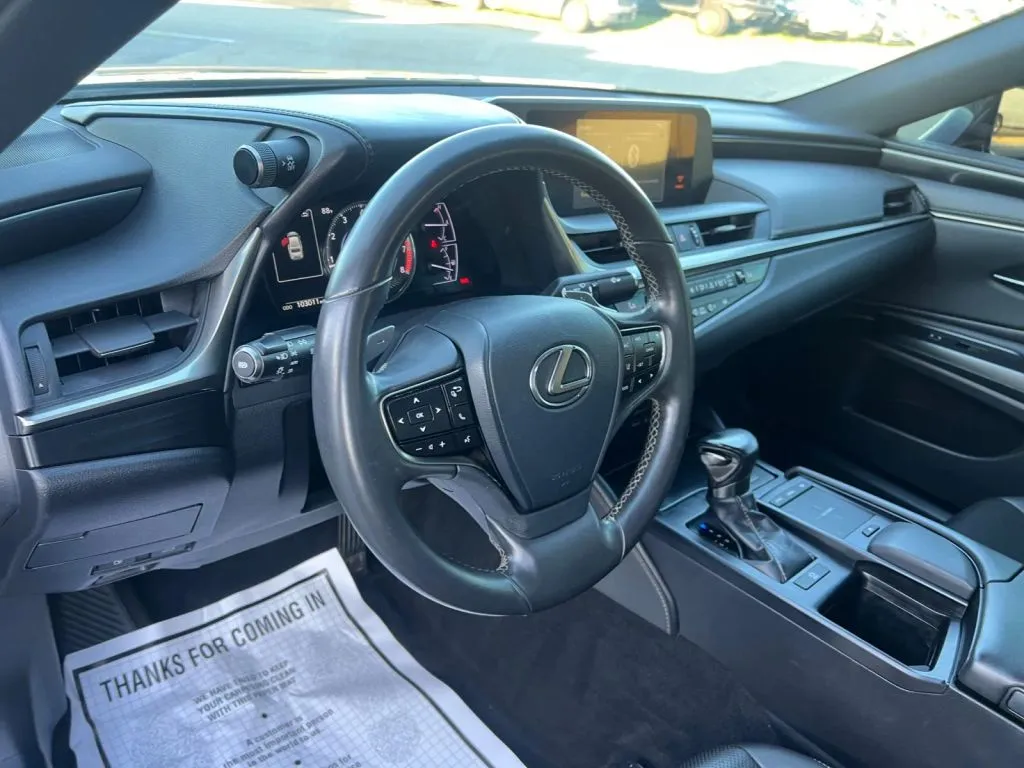 Lexus ES photo 25