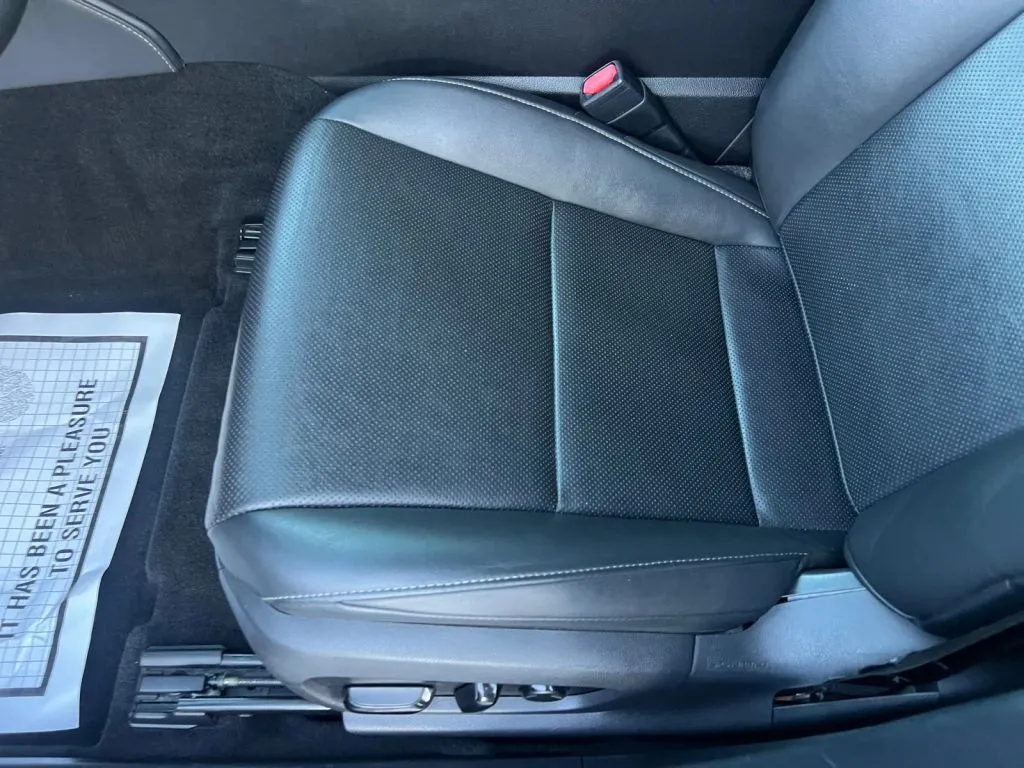 Lexus ES photo 24