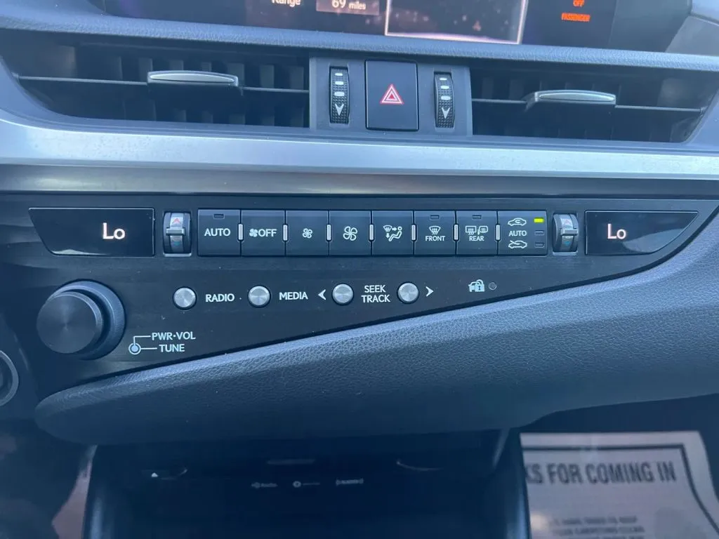 Lexus ES photo 42