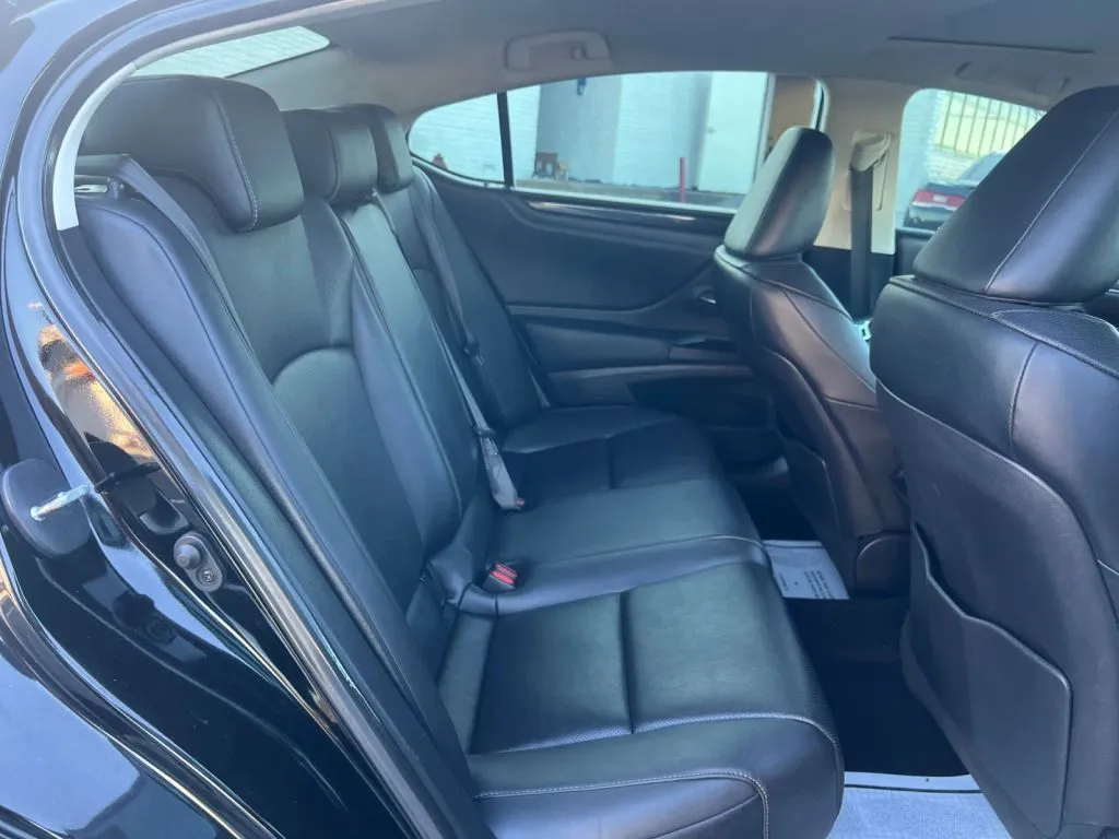 Lexus ES photo 18