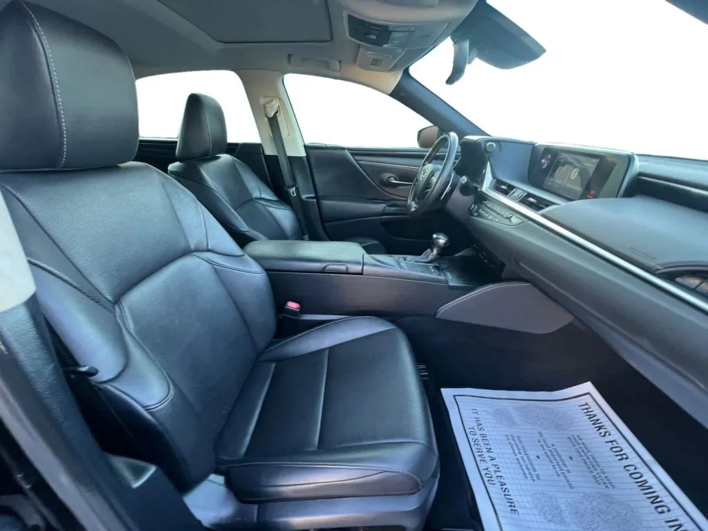 Lexus ES photo 15