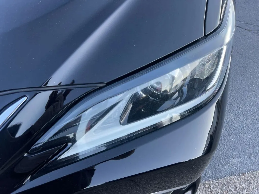 Lexus ES photo 32
