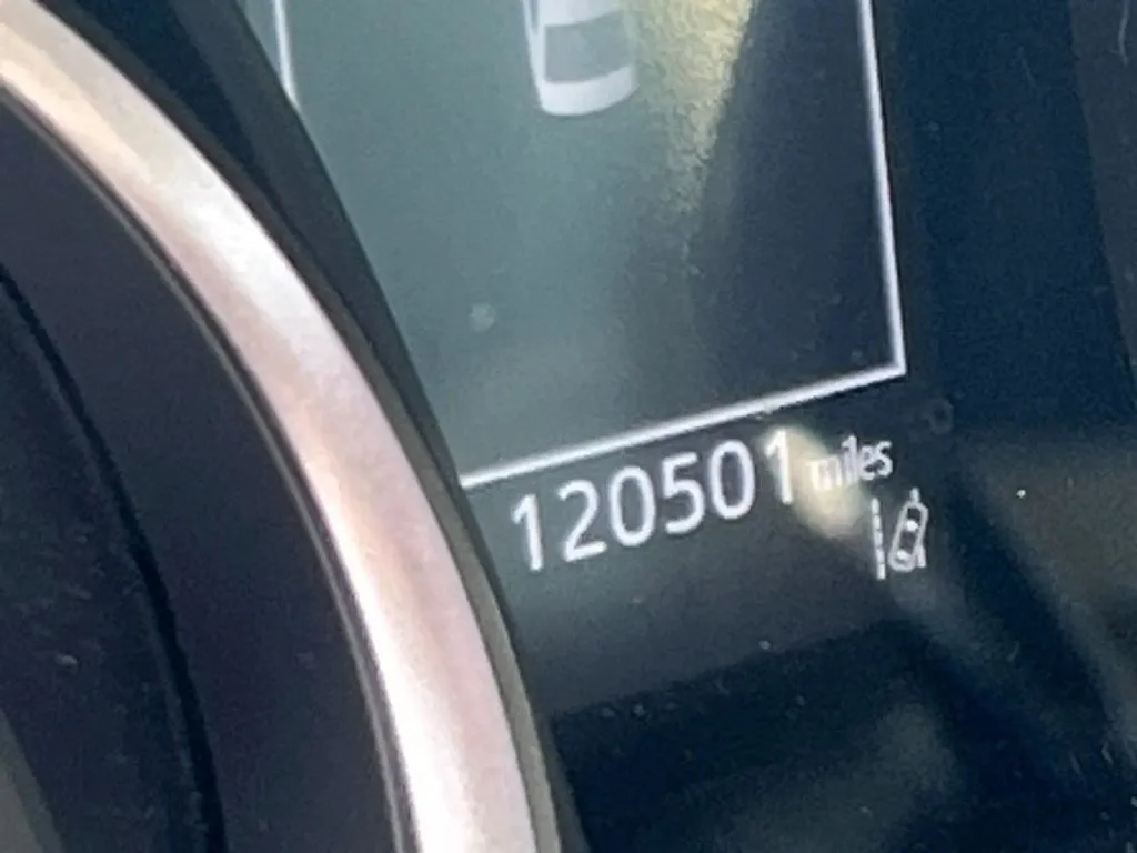 Toyota Camry photo 2