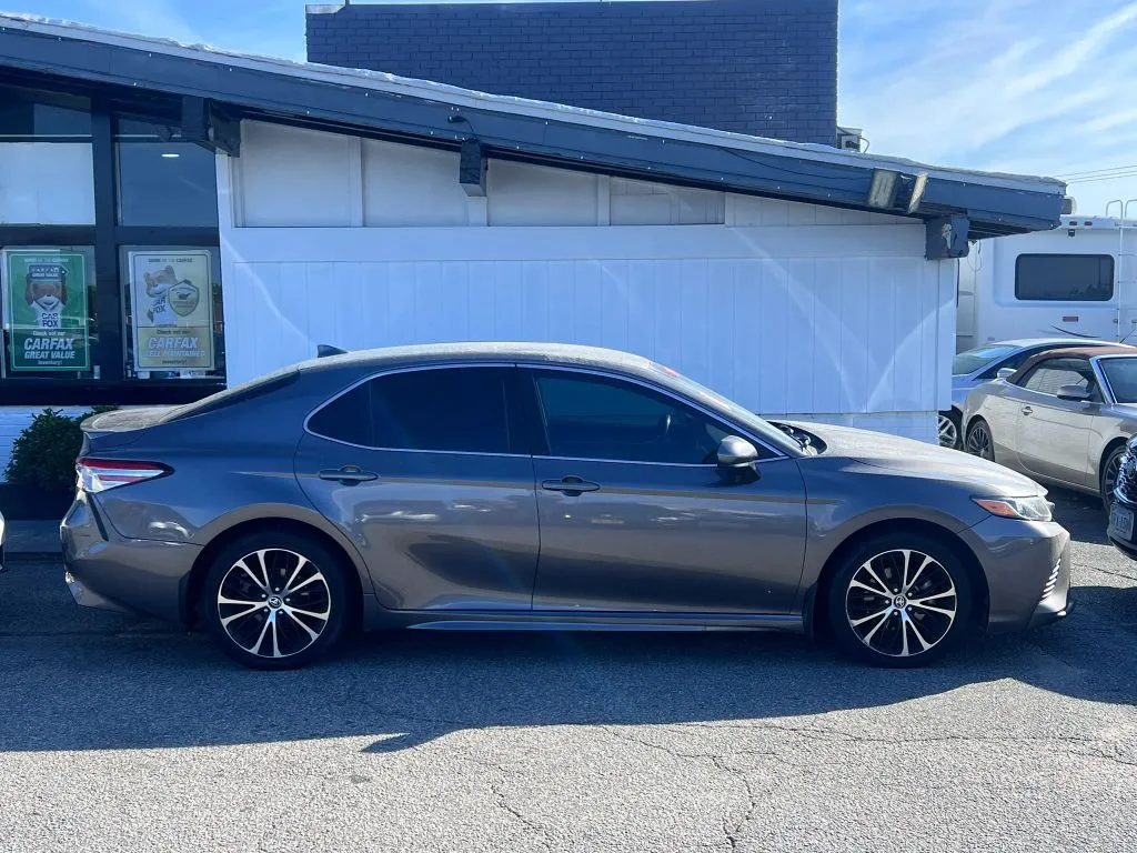 2020 Toyota Camry SE Sedan 4D