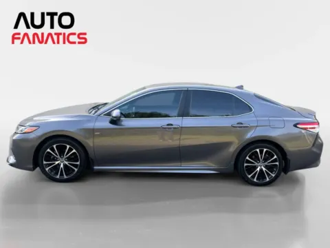 Photos of 2020 Toyota Camry SE Sedan 4D for sale in Fredericksburg, VA at Auto Fanatics